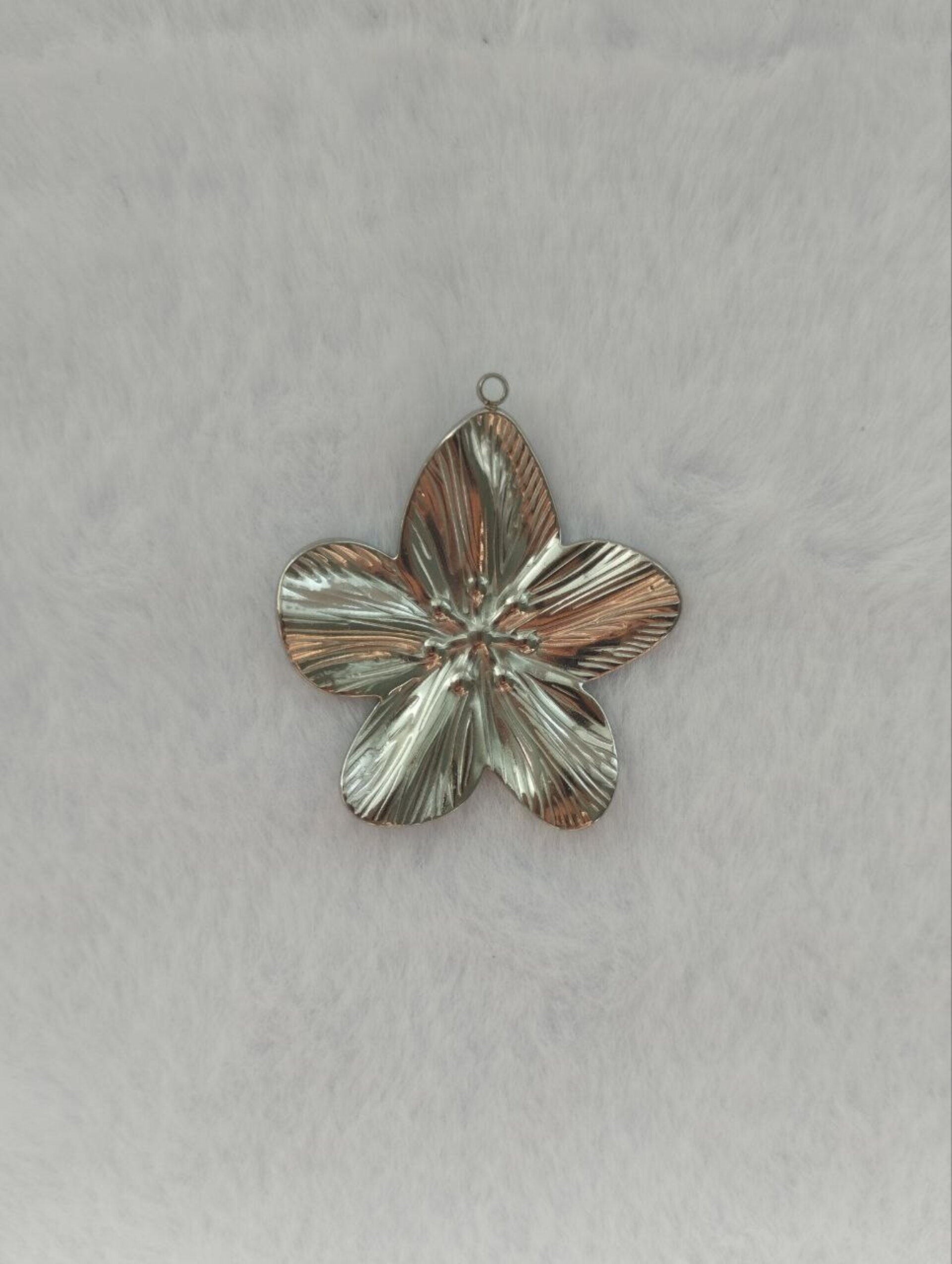 Dije flor plateada - 2